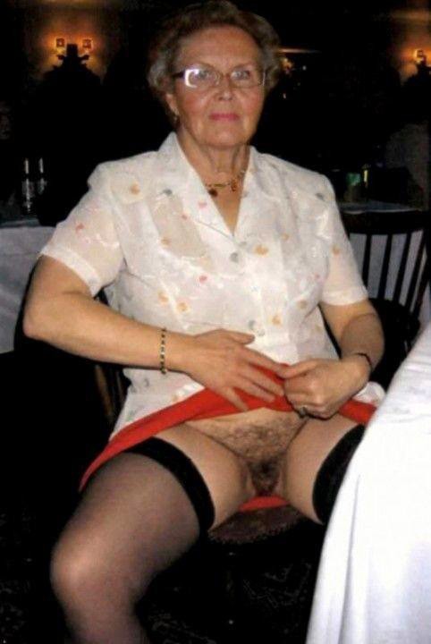 Granny Shows Her Pussy 35